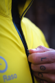 pol_pl_Kurtka-Kolarska-Wodoodporna-Light-lemon-297_4.png